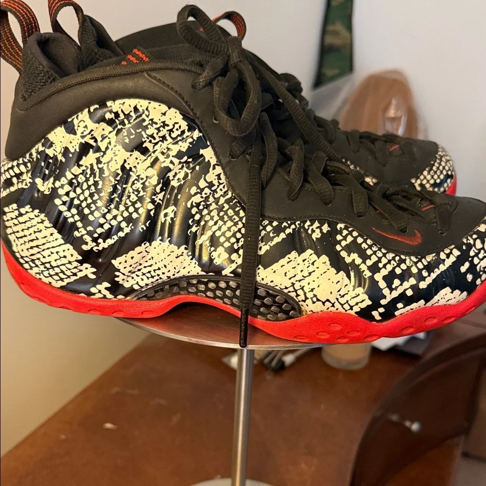 Nike Foamposties albino snake